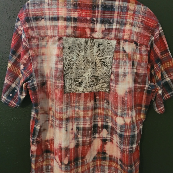 Mens Distressed Short Sleeve Button up Shirt. - Picture 2 of 3